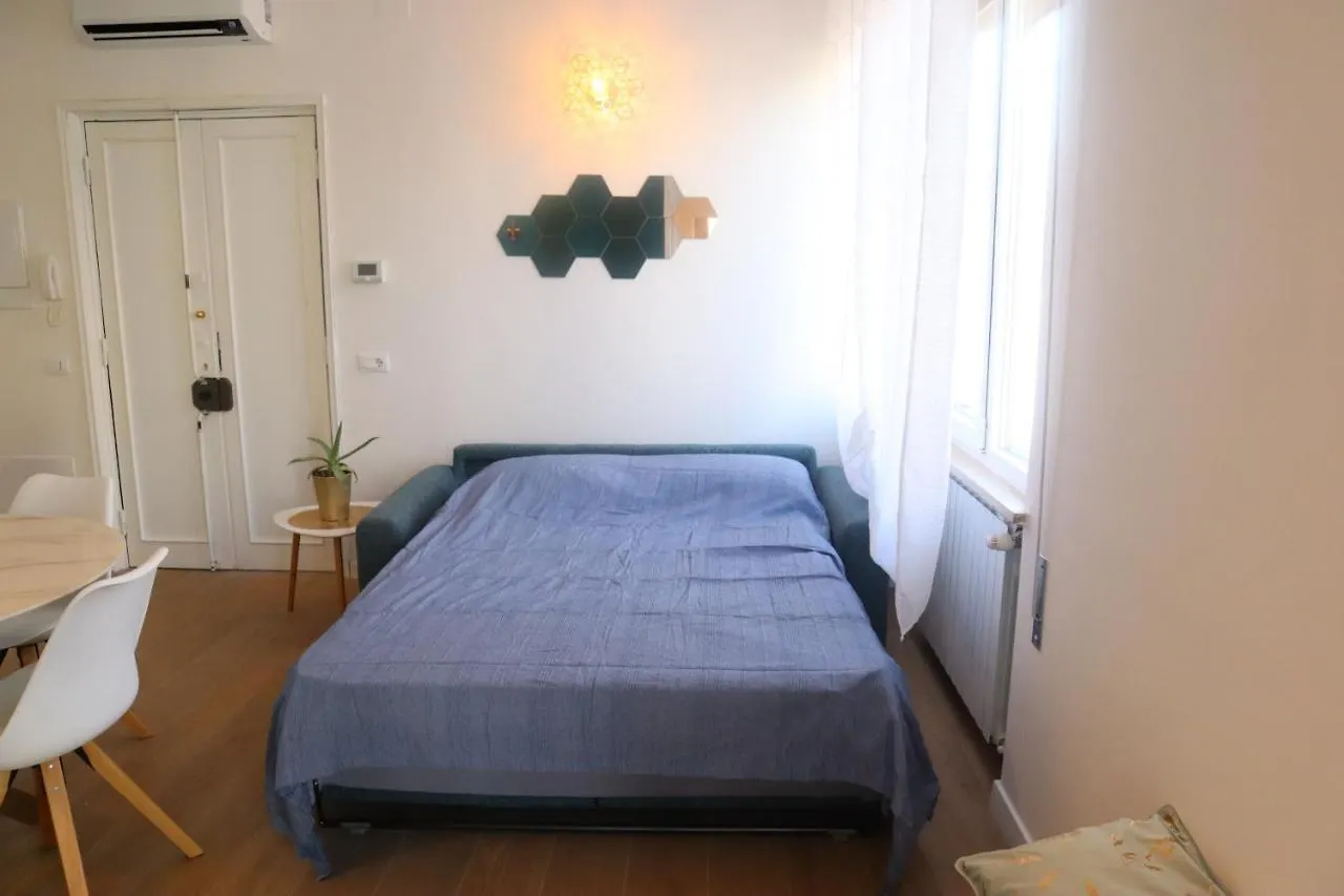 Santa Maria Novella - Golden Lily Florence, City Center Apartment