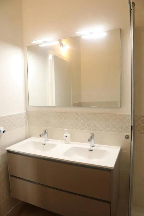 Santa Maria Novella - Golden Lily Florence, City Center Apartment Italia
