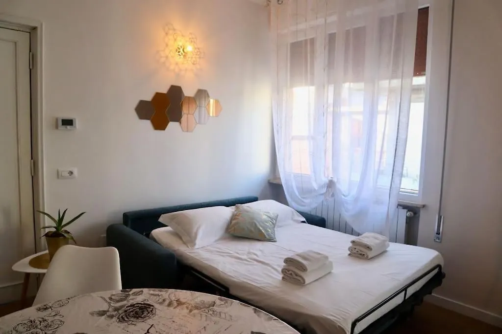 Santa Maria Novella - Golden Lily Florence, City Center Apartment
