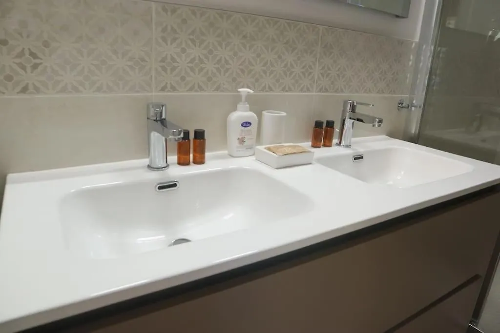 Santa Maria Novella - Golden Lily Florence, City Center Apartment Italia