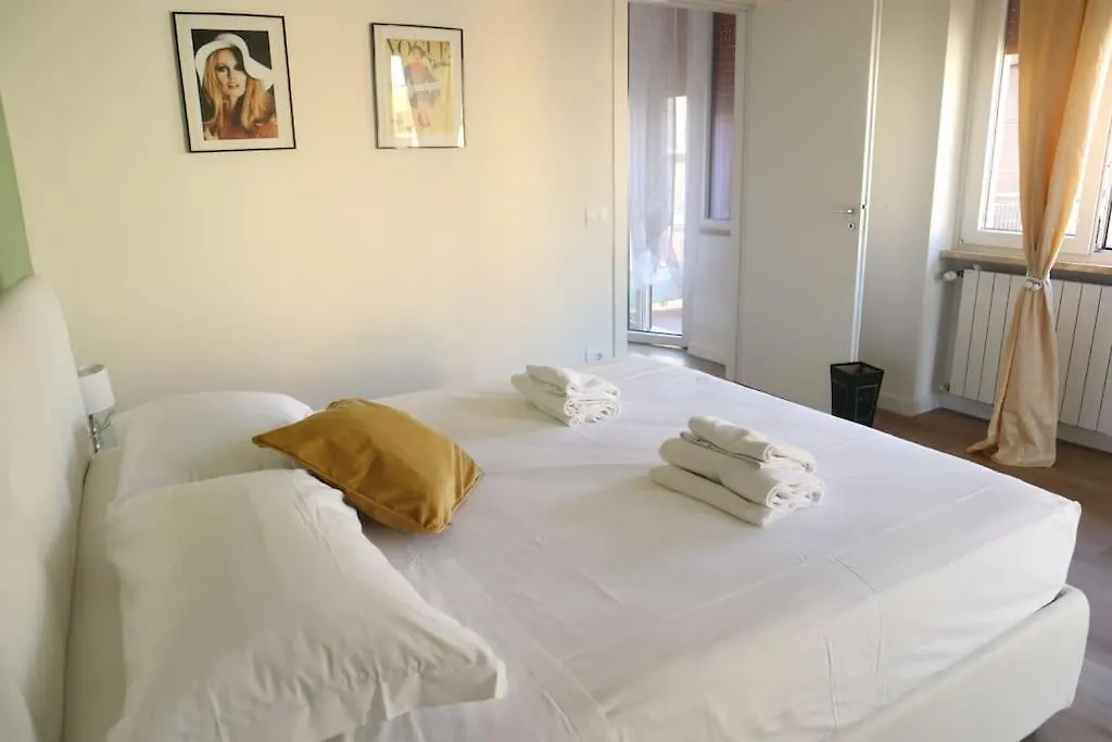 Santa Maria Novella - Golden Lily Florence, City Center Apartment 0*, Florence Italy